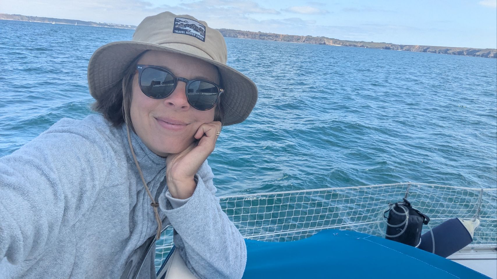 Morgane sur le pont d'Azurite, au large de la Bretagne
